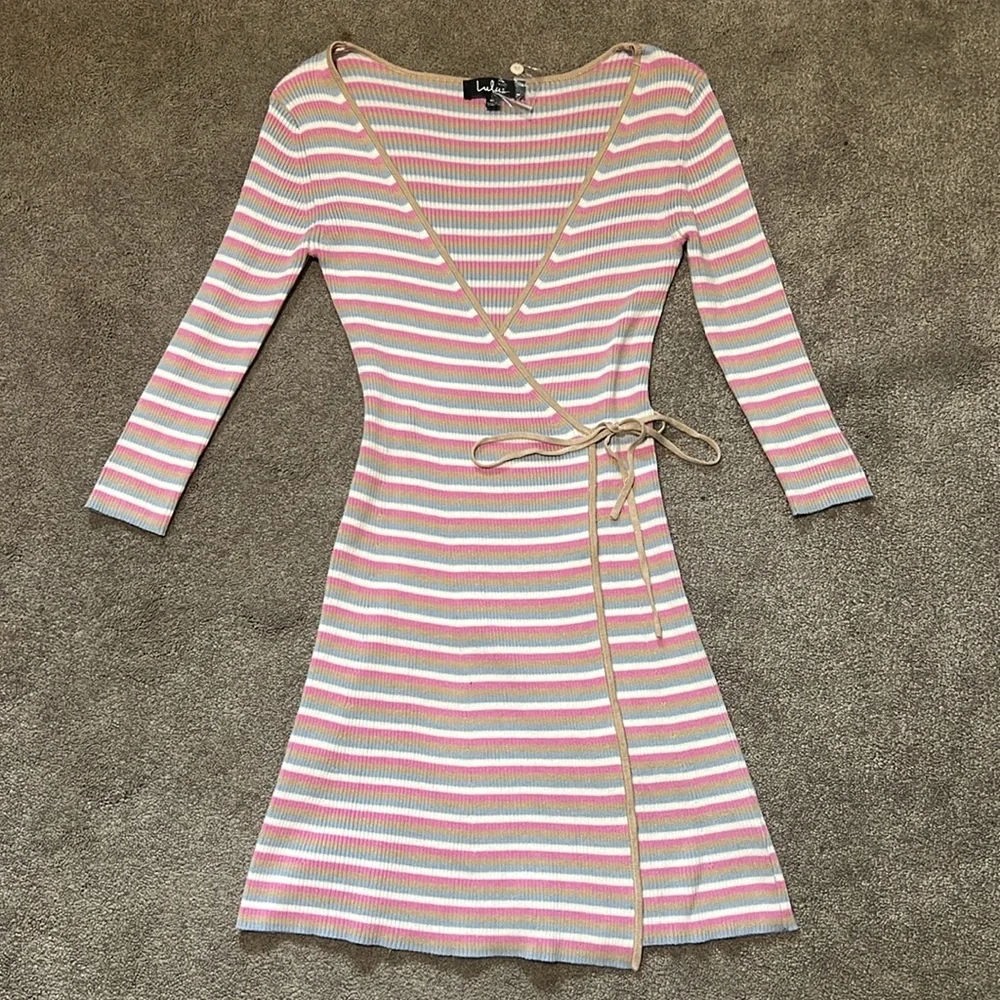 NWT Lulu's Supremely Sara Taupe Multi Striped Sweater Wrap Dress Medium - Picture 4 of 8